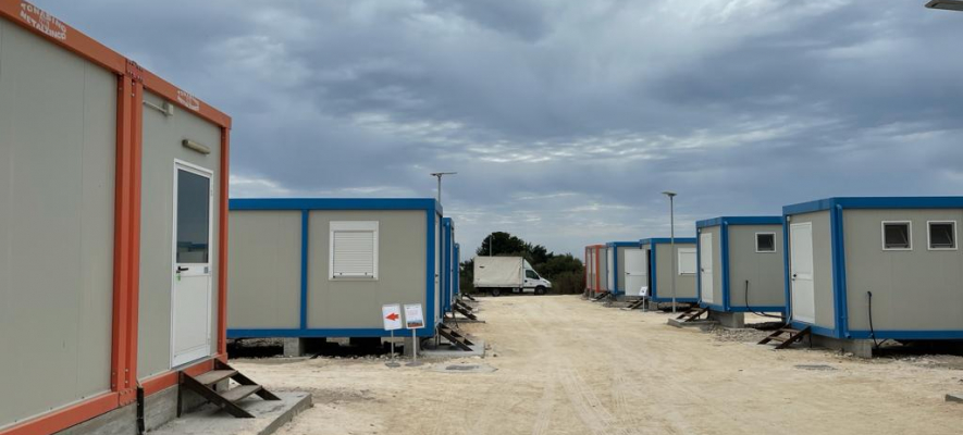 Cassibile, è polemica sui fondi per l’ostello migranti