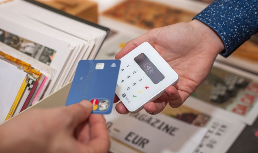 Pos obbligatorio, crollano i costi per gli esercenti in Italia