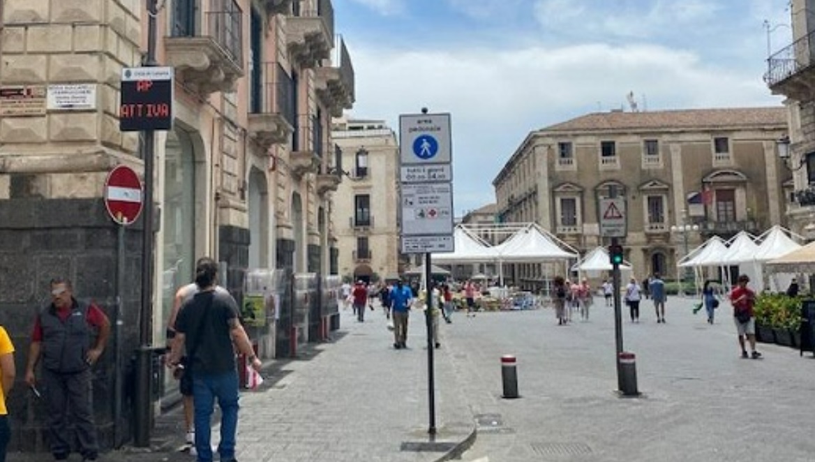 Rivoluzione a Catania: via Etnea diventa isola pedonale