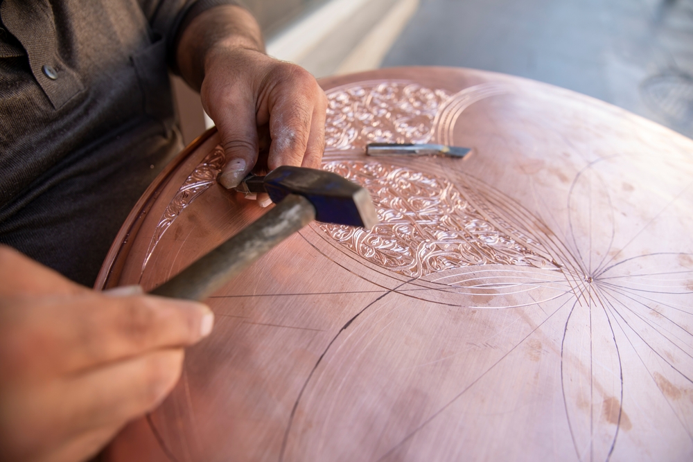 Ritornano gli antichi mestieri ma 4 aziende su 10 non trovano professionisti: i lavori più richiesti – FOTO