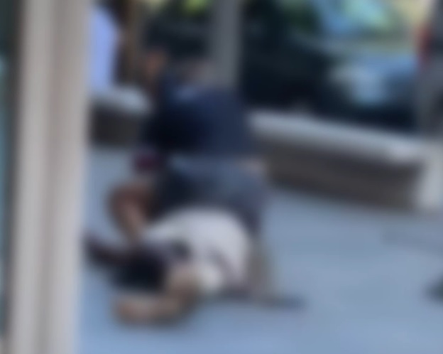 Omicidio di Alika, l’autopsia: “Morto per schiacciamento, forse è stato soffocato”