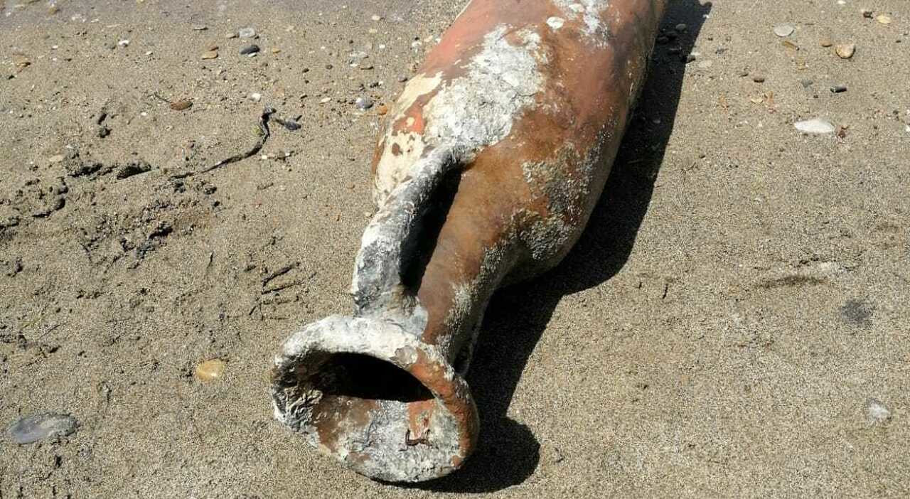 Il mare di Mazara del Vallo restituisce antiche anfore