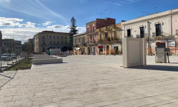 Più verde e fontane, restituita Piazza Euripide a Siracusa