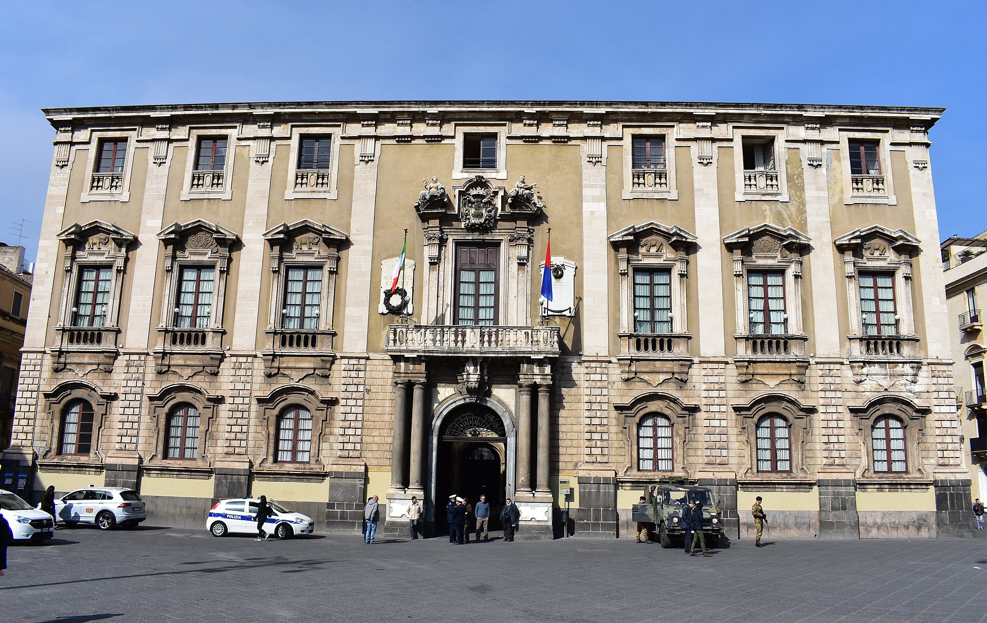 Catania, Consiglio comunale in campo contro l’aumento della Tari