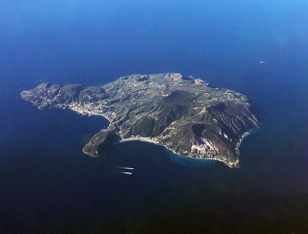 Lipari, turista tedesco cade in un dirupo durante escursione