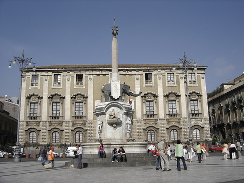 “Catania una discarica… politica, urge un fronte civico trasversale”
