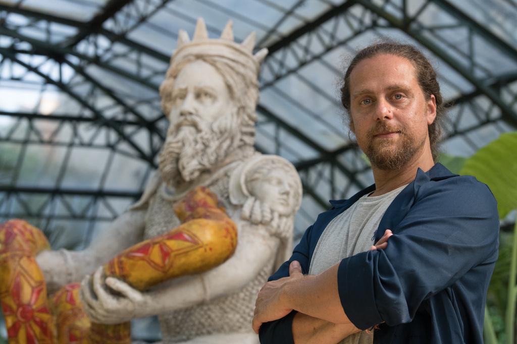 Luminarie, puttini e supereroi “Vi racconto la mia Sicilia”