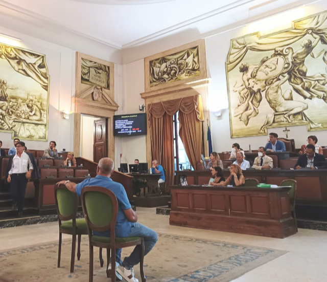 Catania, sulla Tari Consiglio a un bivio: stangata o nuovo dissesto