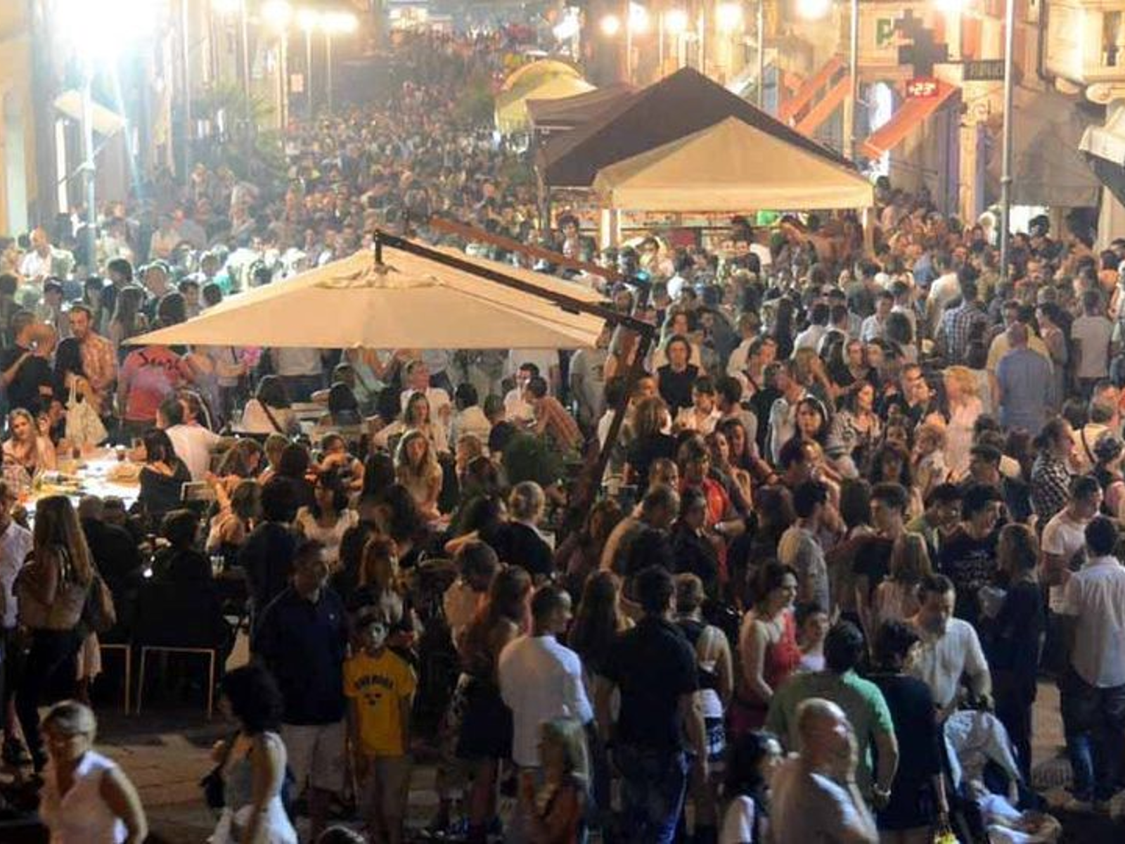 Gela, discoteche abusive nei luoghi della movida: sanzionati tre locali