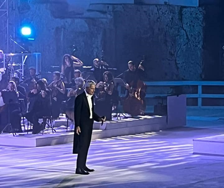 Siracusa, Claudio Baglioni emoziona il pubblico al Teatro Greco – le Foto del concerto