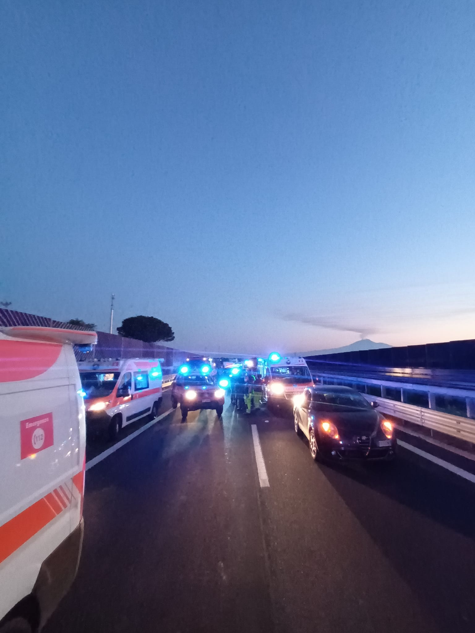 Incidenti all’alba sulla Catania-Siracusa: traffico bloccato per ore – Foto