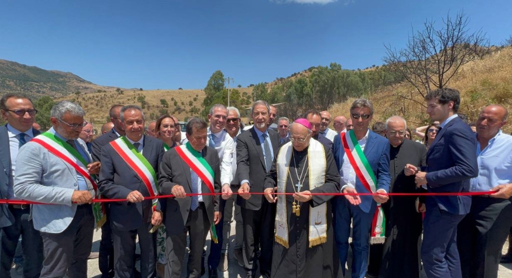 Musumeci e Falcone ricevono la cittadinanza onoraria di San Mauro Castelverde Musumeci e Falcone ricevono la cittadinanza onoraria di San Mauro Castelverde