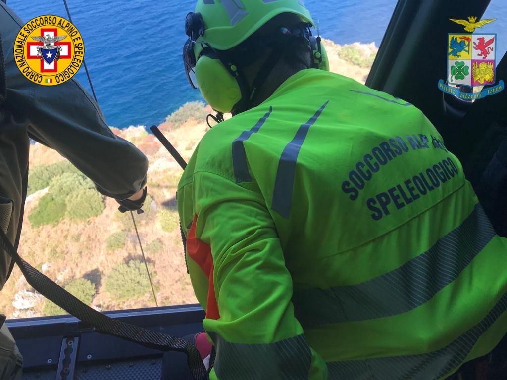 Escursionisti feriti alla riserva dello Zingaro, le foto del salvataggio