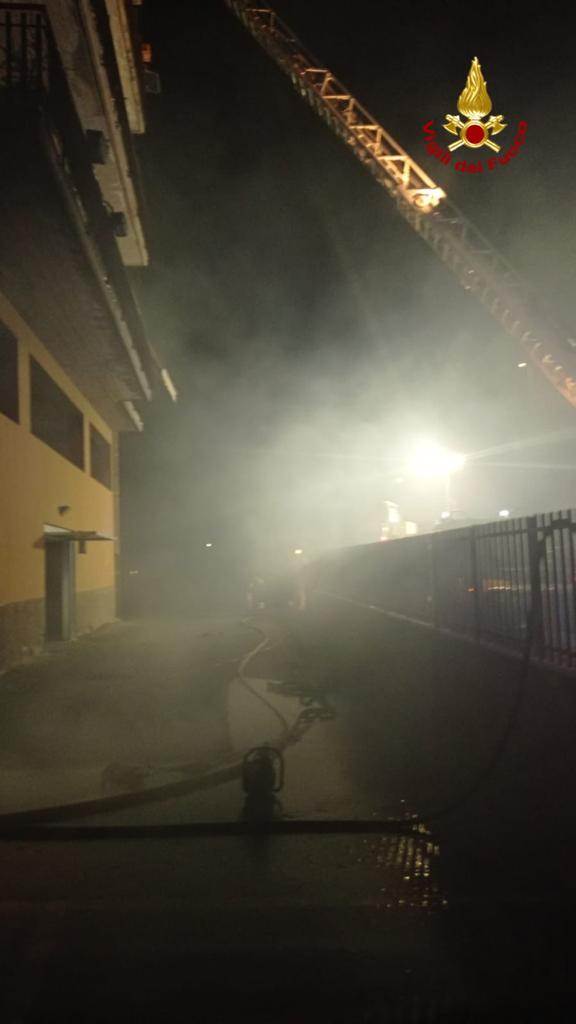 Catania, incendio in un garage: evacuate 8 famiglie