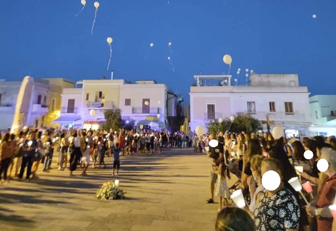 Domenico Bandieramonte, fiaccolata a Lampedusa in ricordo del bimbo morto per batterio