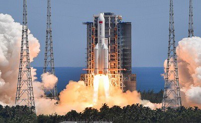 Lanciatore spaziale cinese, il rientro incontrollato sulla Terra e le 3 possibili orbite