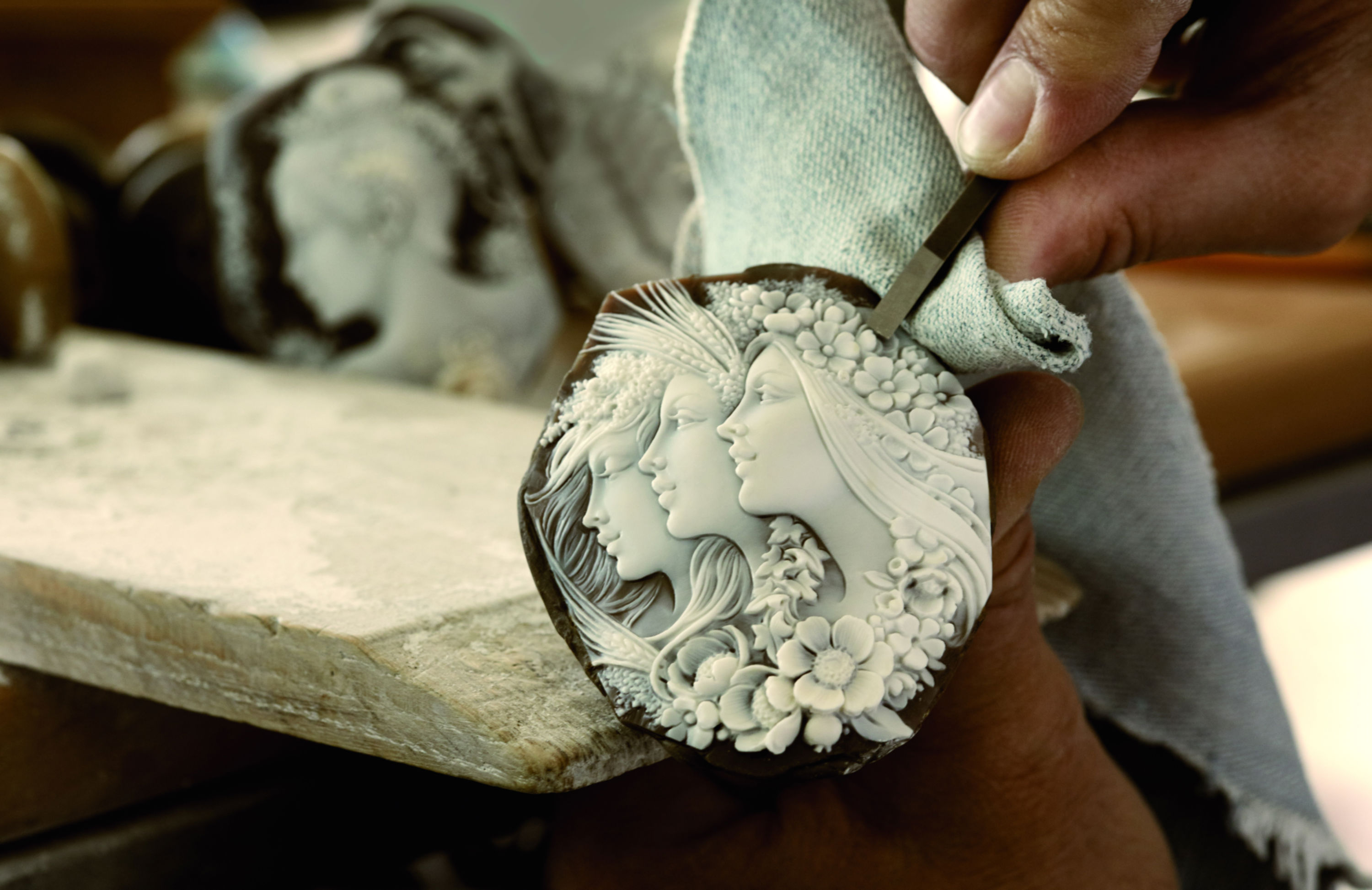 Ritornano gli antichi mestieri ma 4 aziende su 10 non trovano professionisti: i lavori più richiesti – FOTO