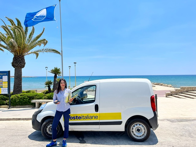 Poste racconta le 11 località bandiere blu della Sicilia attraverso i suoi portalettere