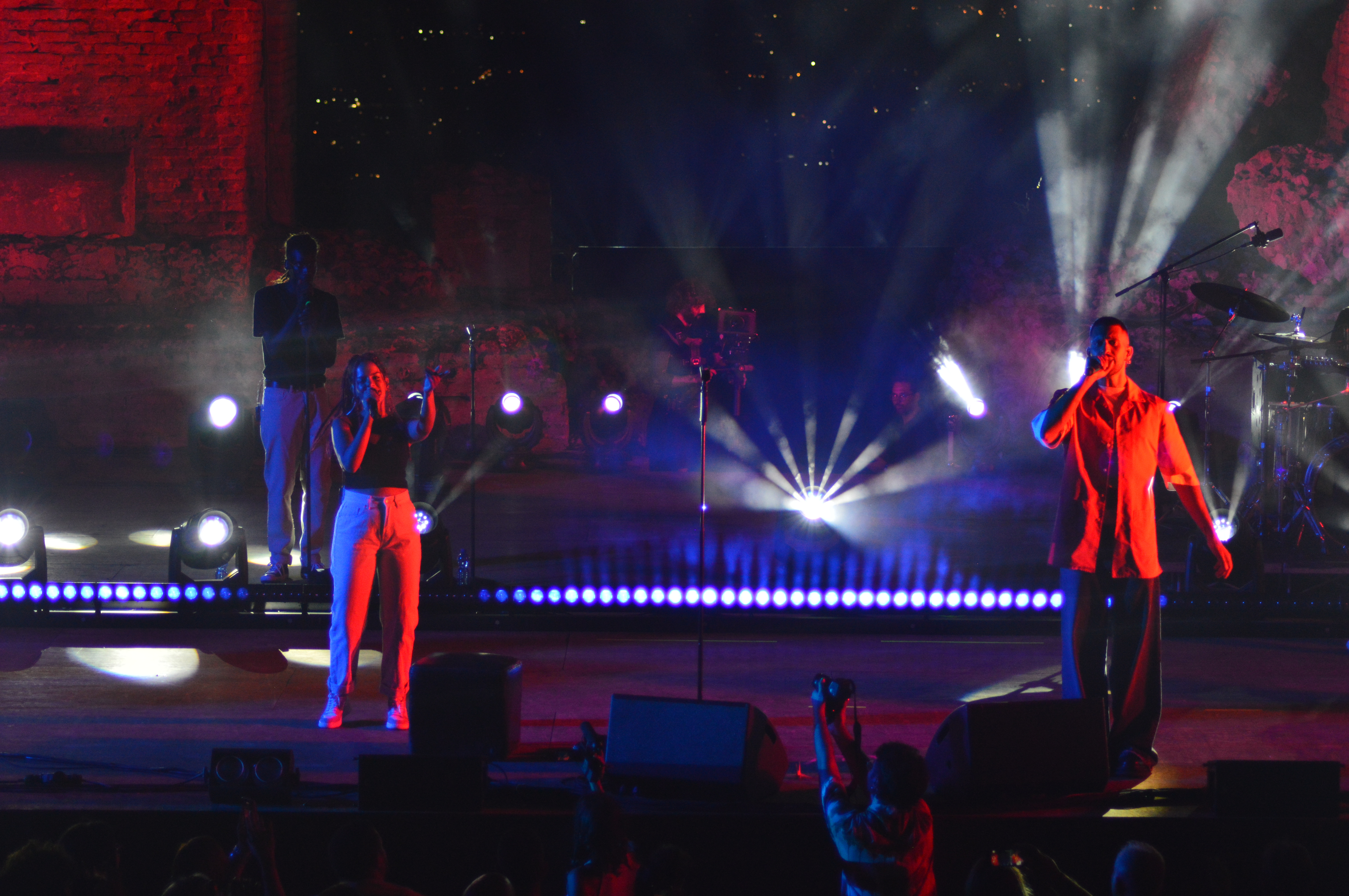 Mahmood incanta Taormina e duetta con i fans, la fotogallery del concerto