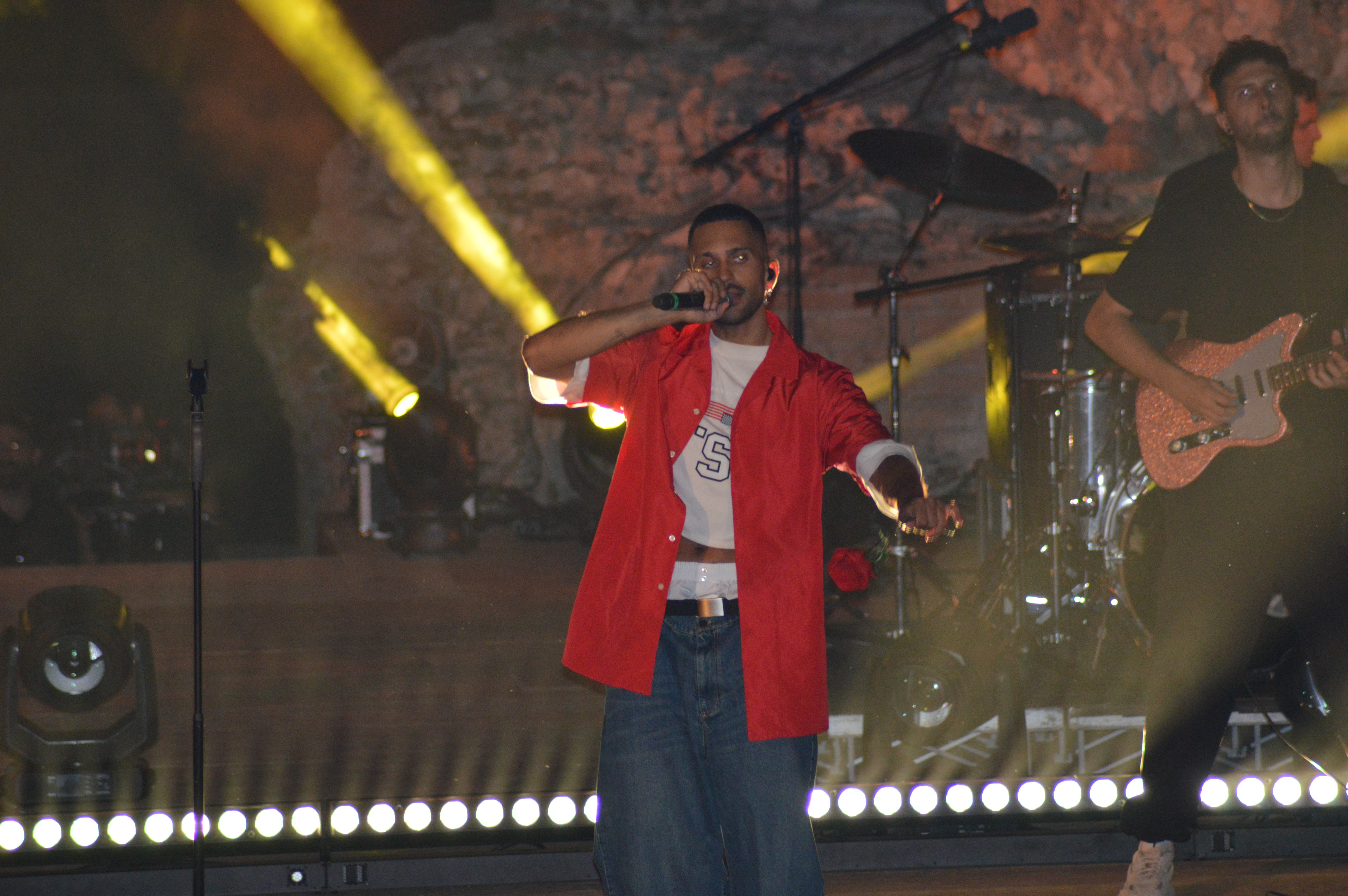 Mahmood incanta Taormina e duetta con i fans, la fotogallery del concerto