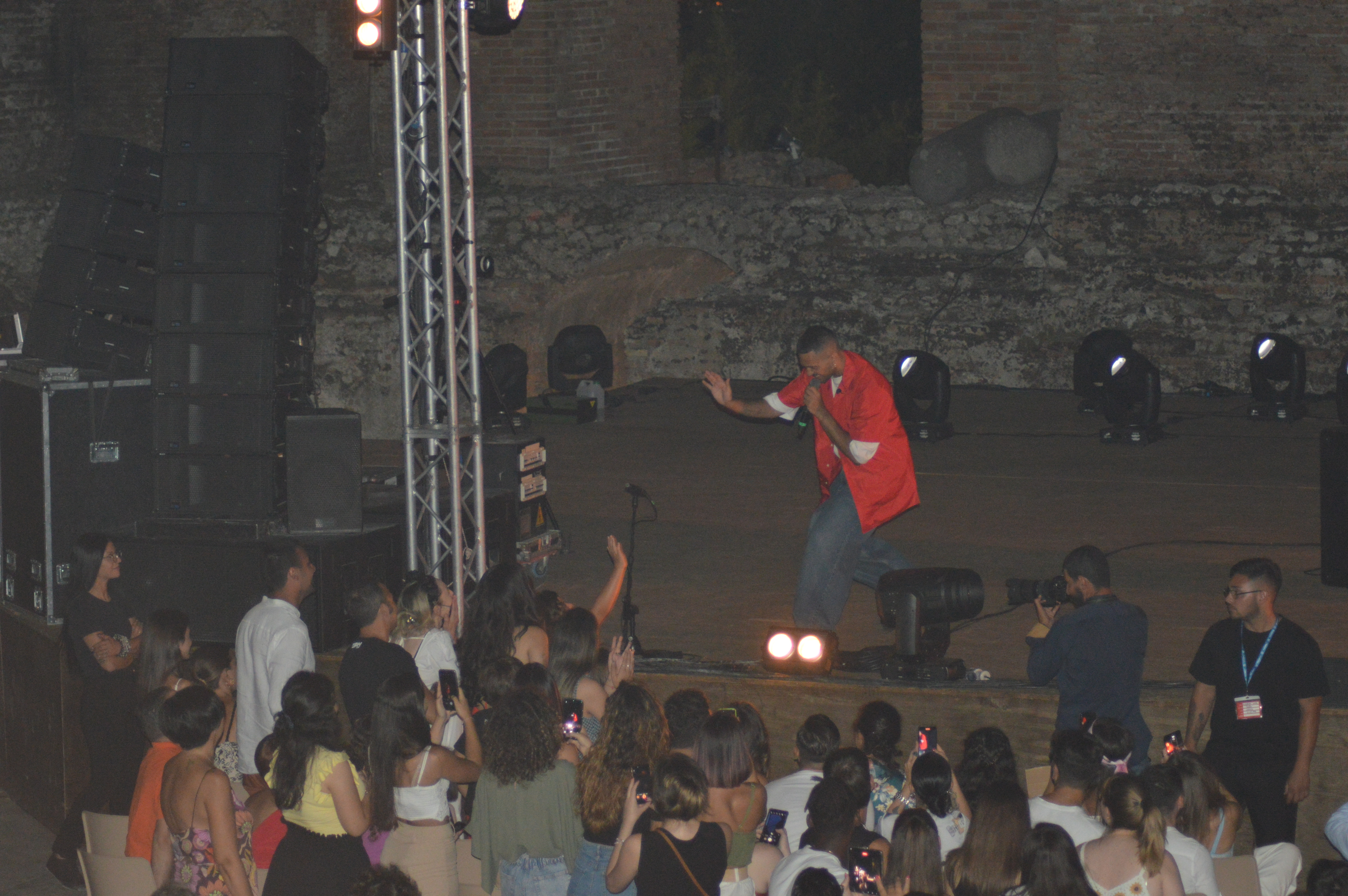 Mahmood incanta Taormina e duetta con i fans, la fotogallery del concerto