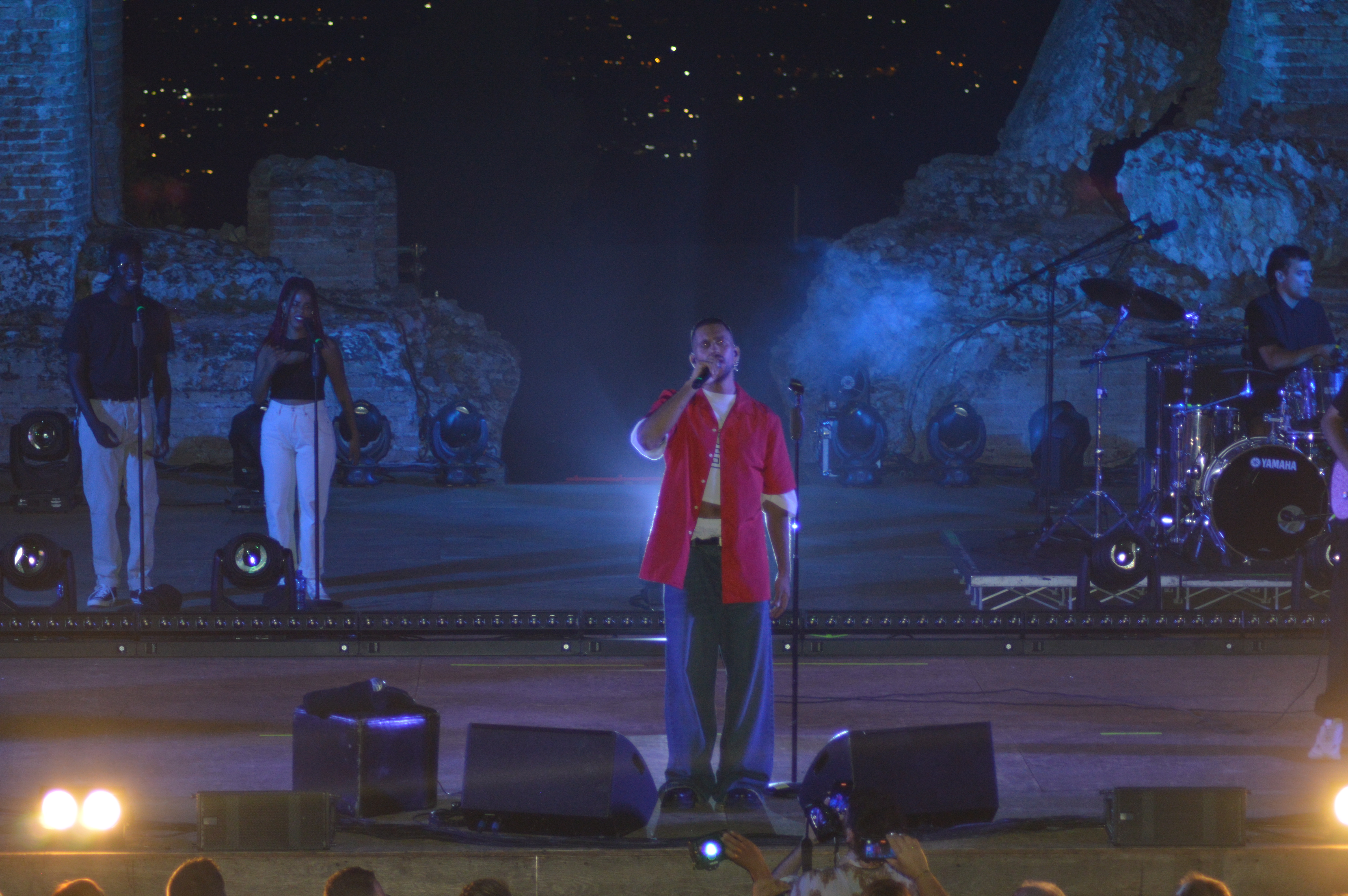 Mahmood incanta Taormina e duetta con i fans, la fotogallery del concerto