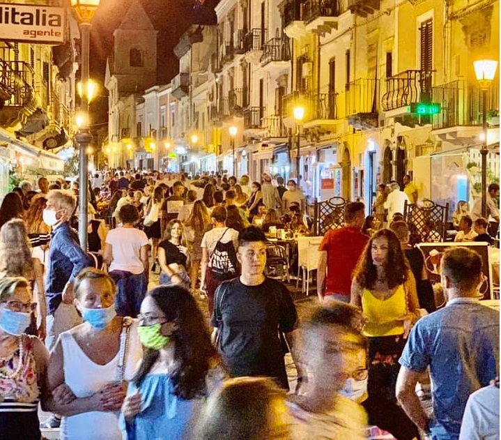 A Lipari ordinanza del sindaco vieta il Karaoke e la musica a percussione