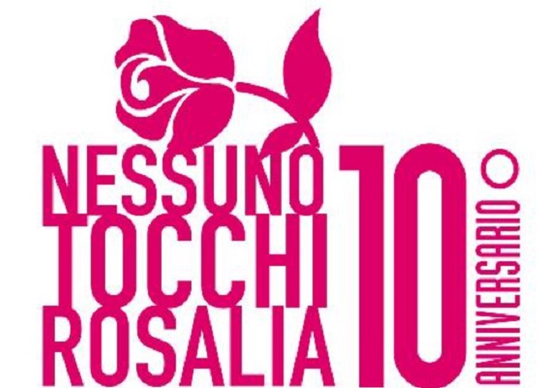 “Nessuno Tocchi Rosalia”, flash mob contro la violenza sulle donne durante la festa a Palermo