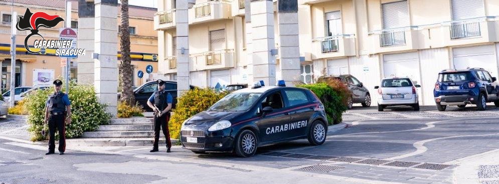 Noto, 25enne evade dai domiciliari: fermato in centro