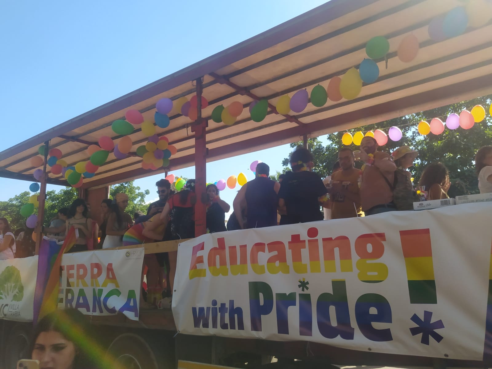 Palermo Pride 2022, foto e video del corteo: presenti anche Lagalla e Fiorello