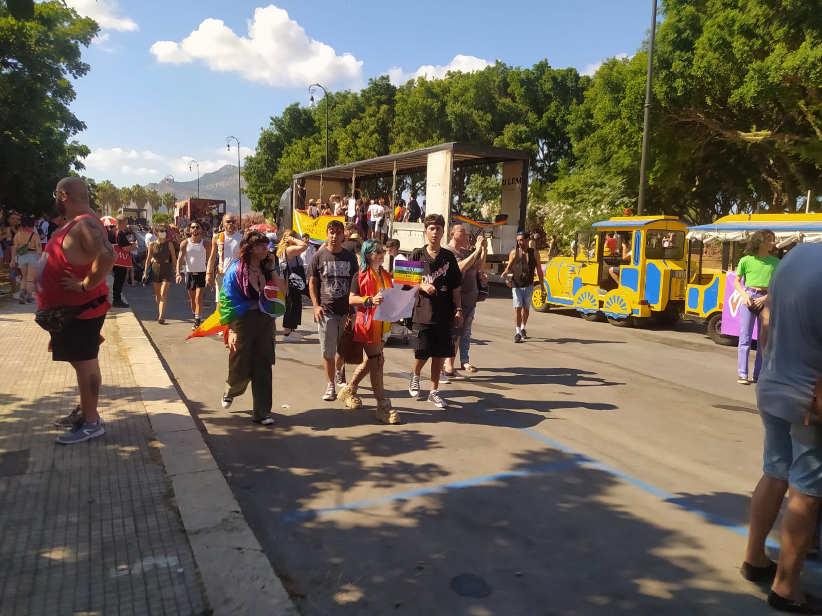 Palermo Pride 2022, foto e video del corteo: presenti anche Lagalla e Fiorello