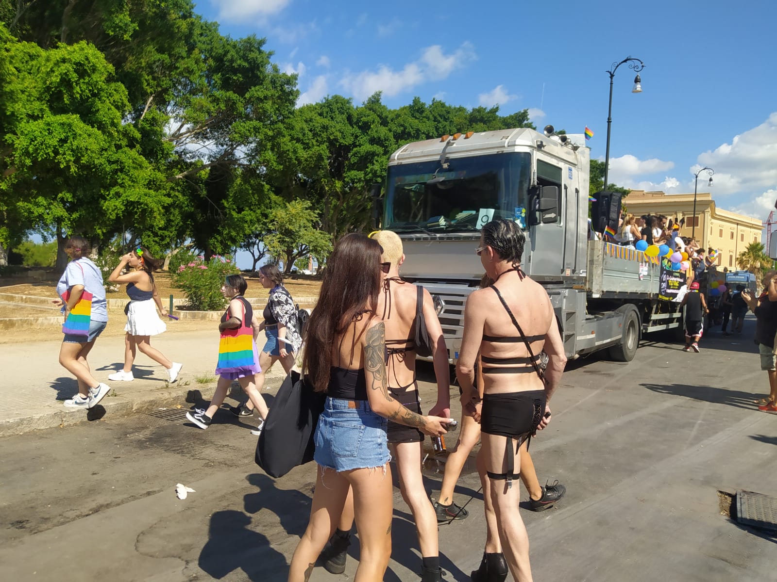 Palermo Pride 2022, foto e video del corteo: presenti anche Lagalla e Fiorello
