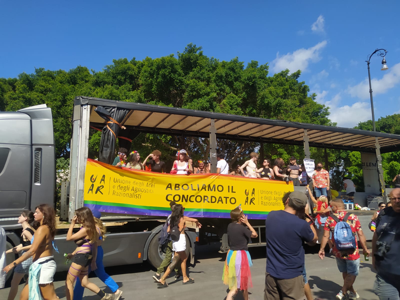 Palermo Pride 2022, foto e video del corteo: presenti anche Lagalla e Fiorello