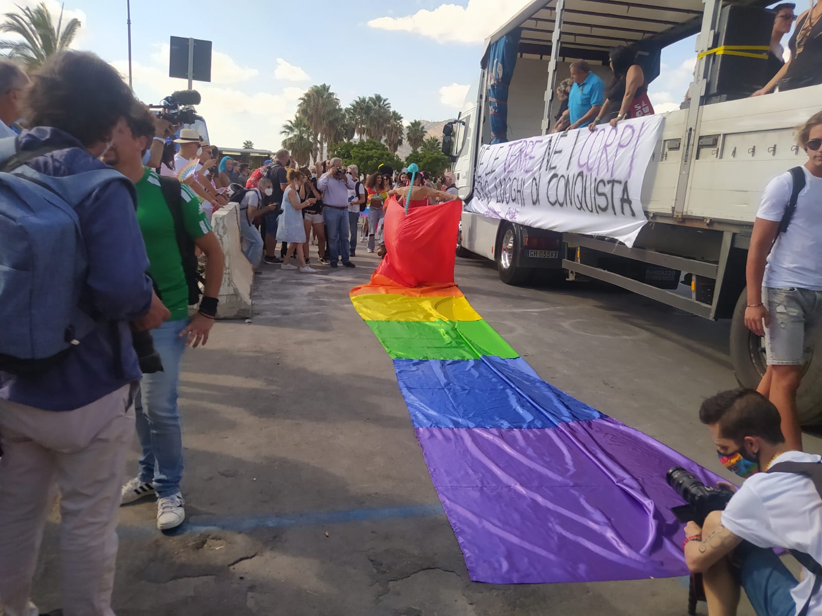 Palermo Pride 2022, foto e video del corteo: presenti anche Lagalla e Fiorello