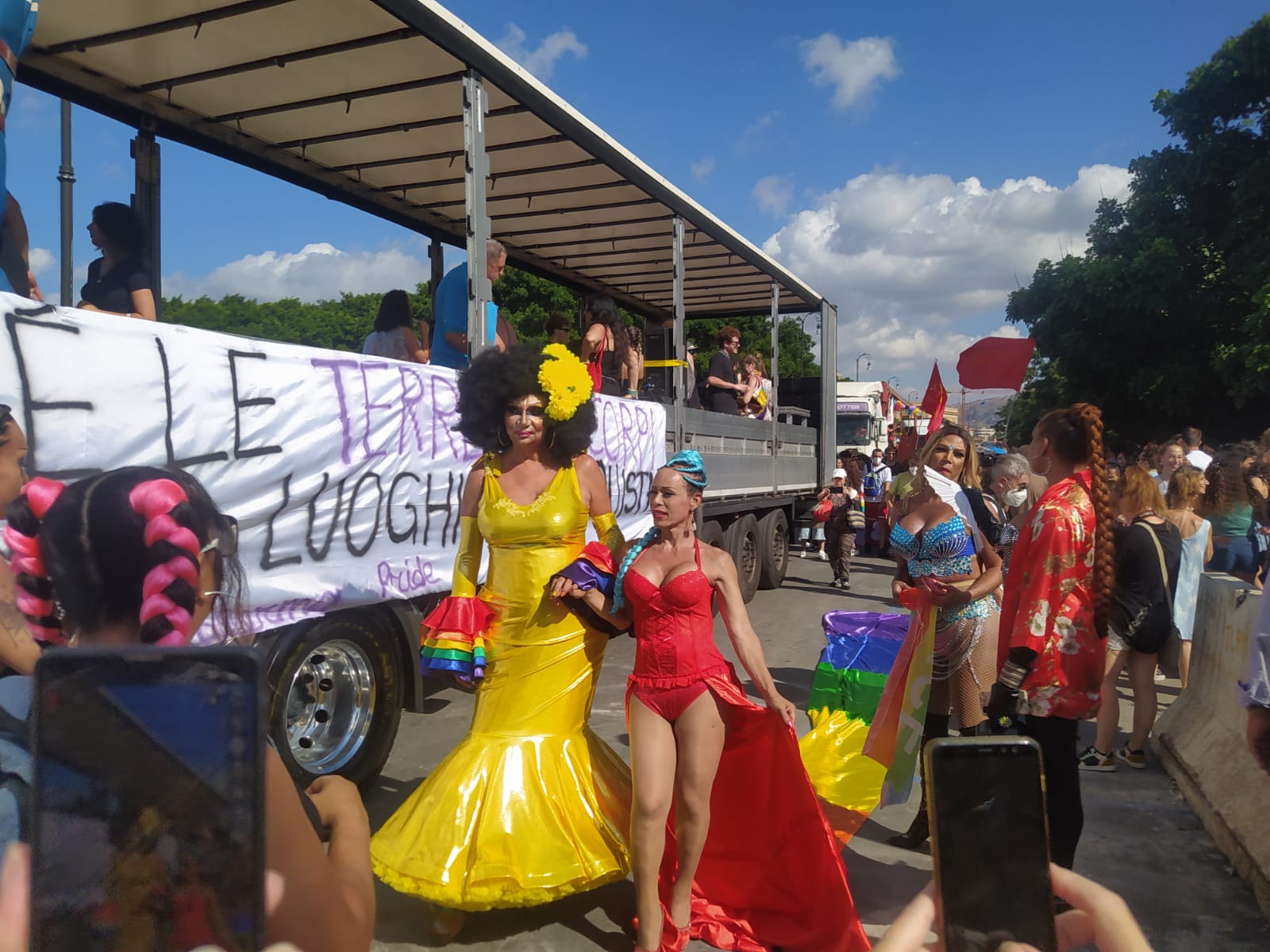 Palermo Pride 2022, foto e video del corteo: presenti anche Lagalla e Fiorello