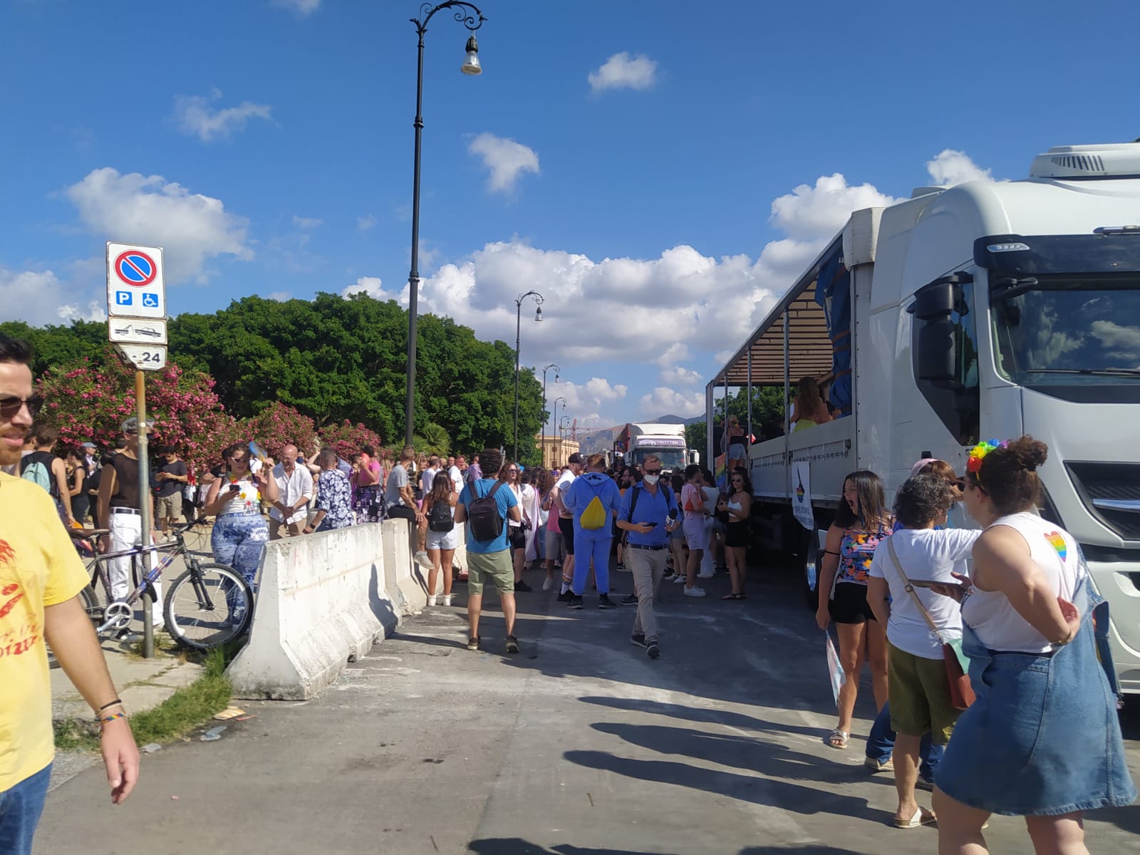 Palermo Pride 2022, foto e video del corteo: presenti anche Lagalla e Fiorello