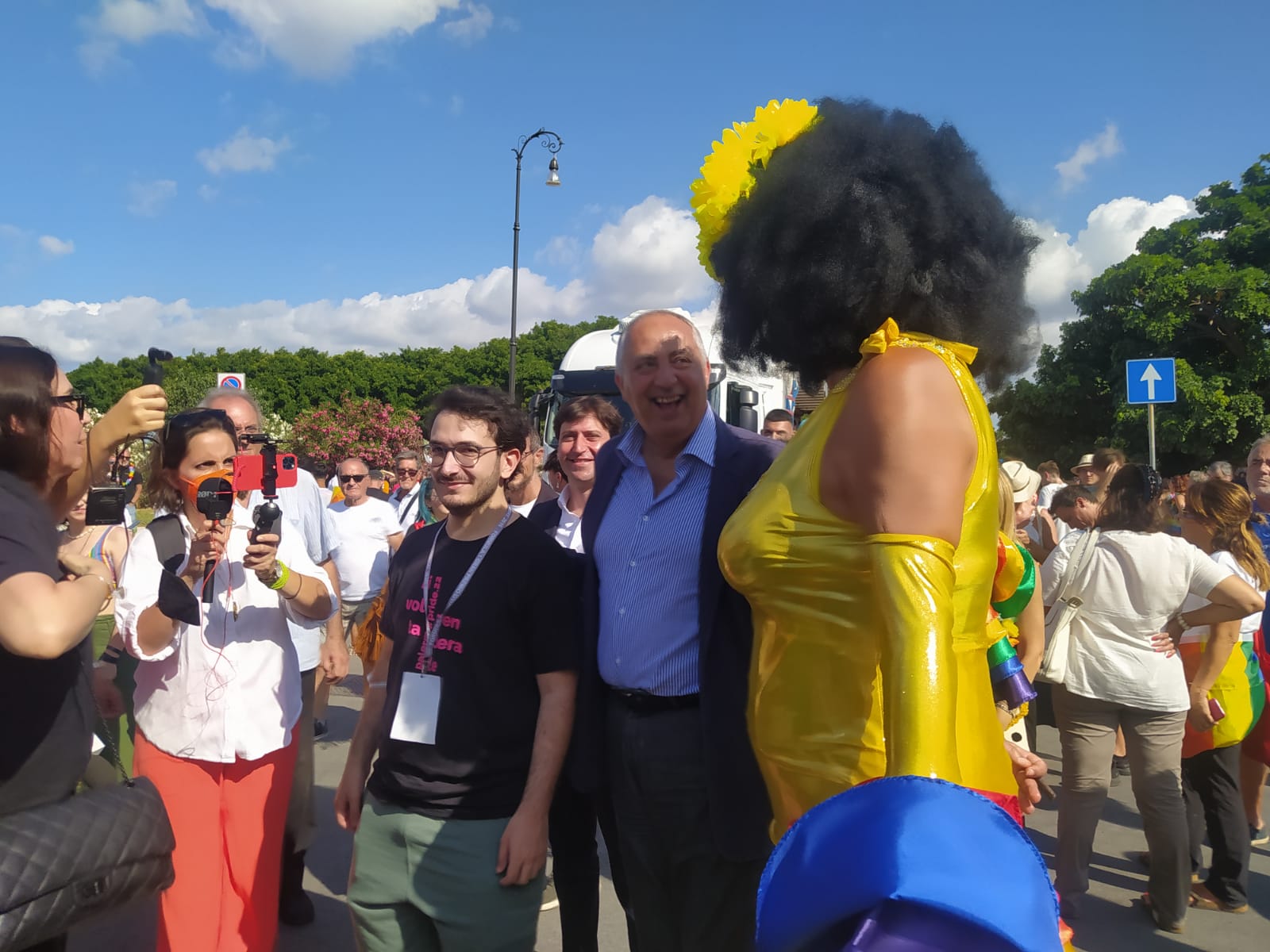 Galleria foto 'Palermo Pride 2022, foto e video del corteo: presenti anche Lagalla e Fiorello' - foto 23