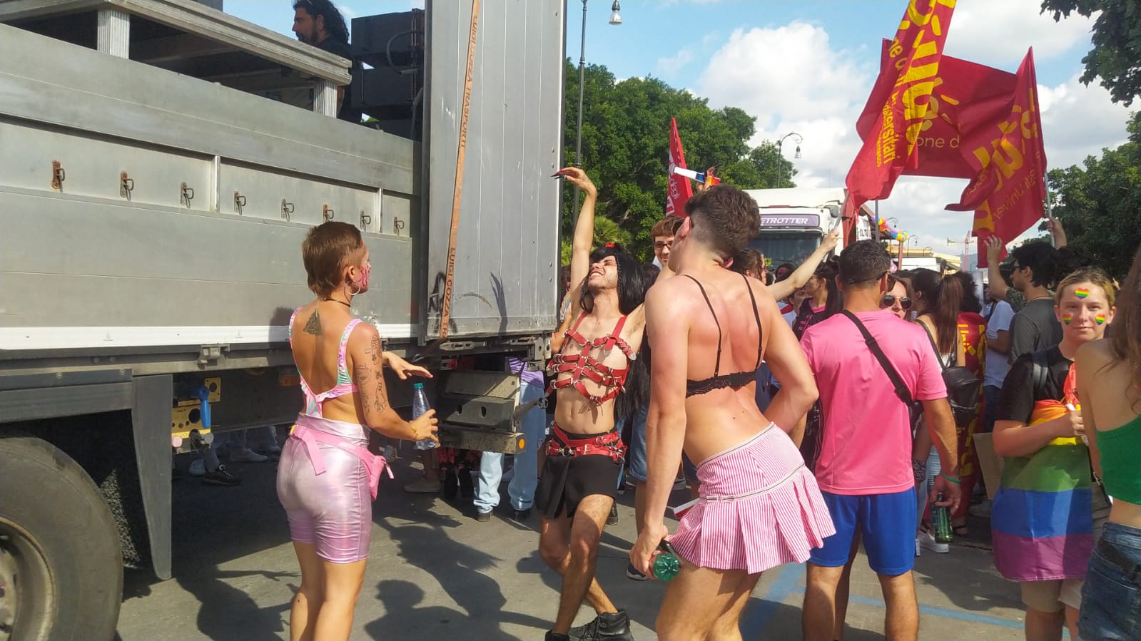 Palermo Pride 2022, foto e video del corteo: presenti anche Lagalla e Fiorello