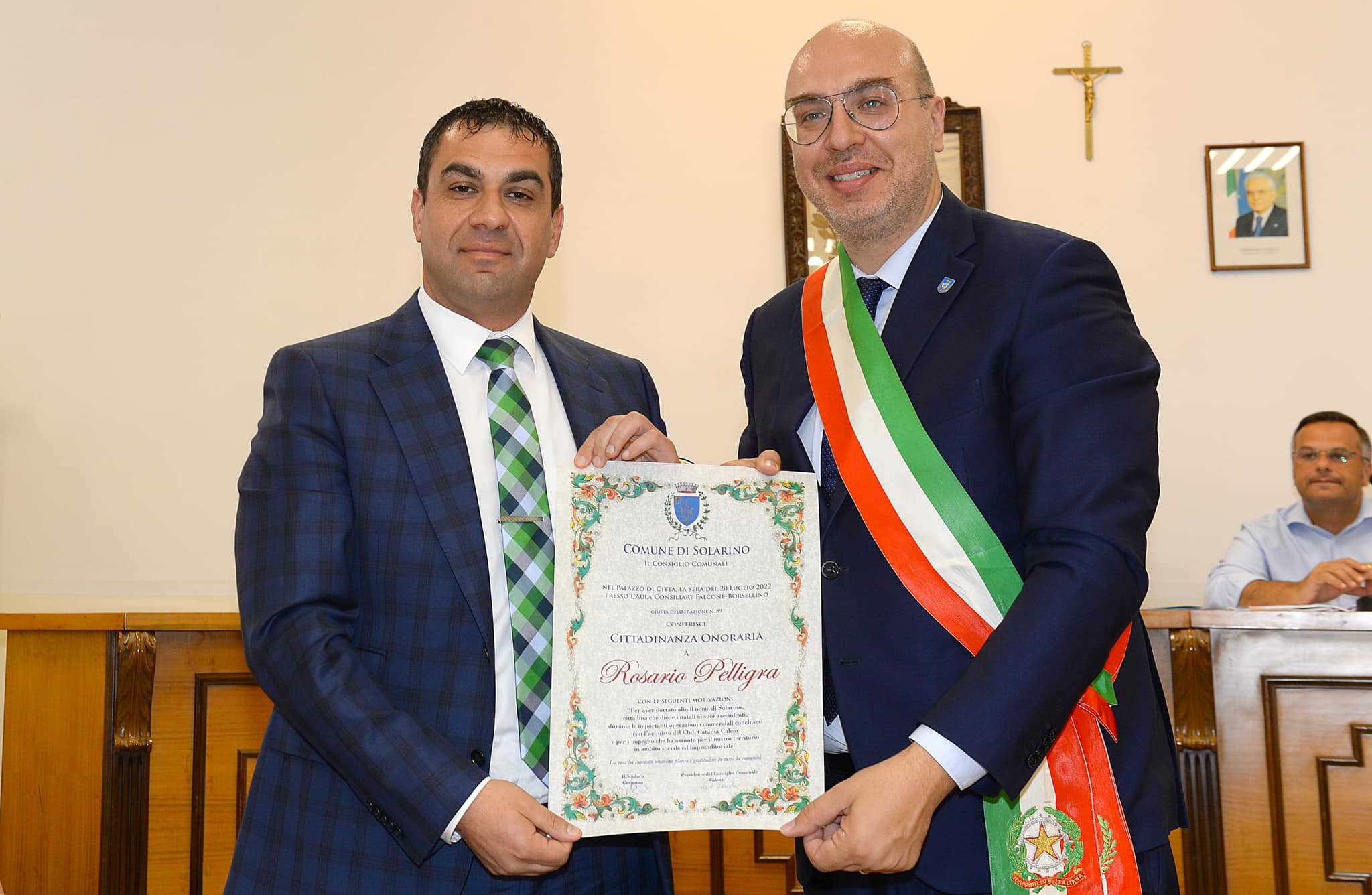 Pelligra cittadino onorario di Solarino, consegnata pergamena: “Autentico tesoro”