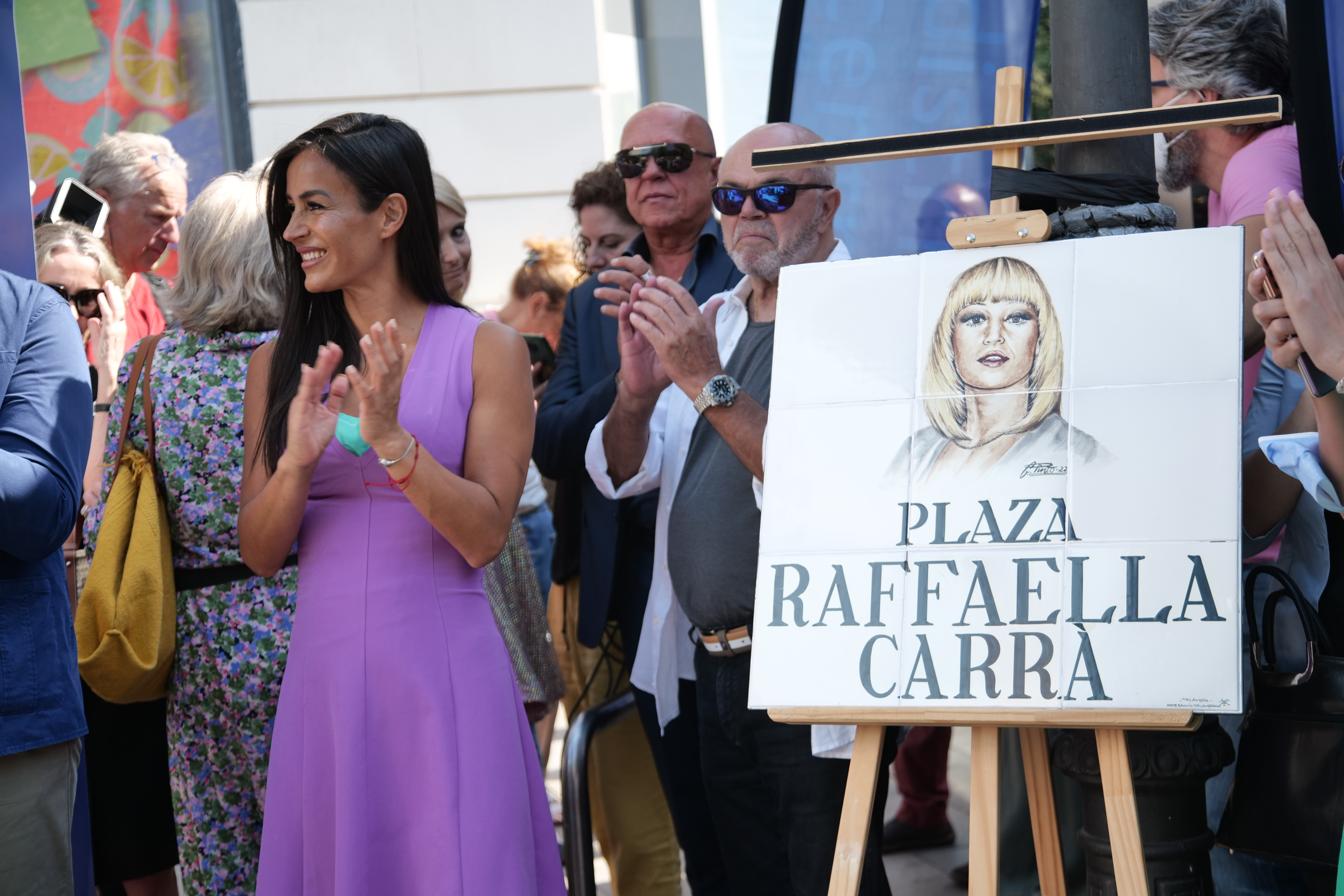 A Madrid intitolata una piazza a Raffaella Carrà, le foto della festa A Madrid intitolata una piazza a Raffaella Carrà, le foto della festa