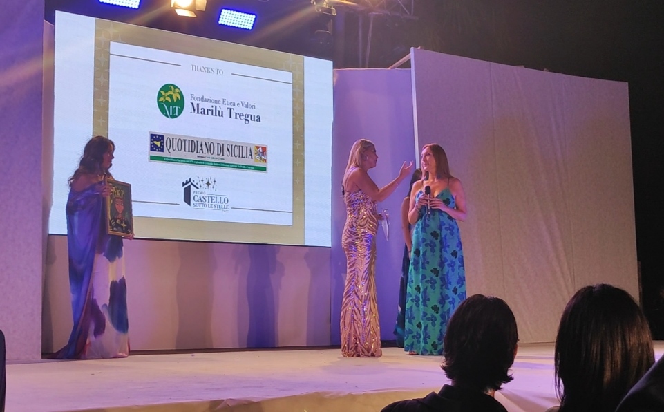 Premio Castello sotto le Stelle, ad Aci Castello elogiata l’eccellenza siciliana – FOTO e VIDEO