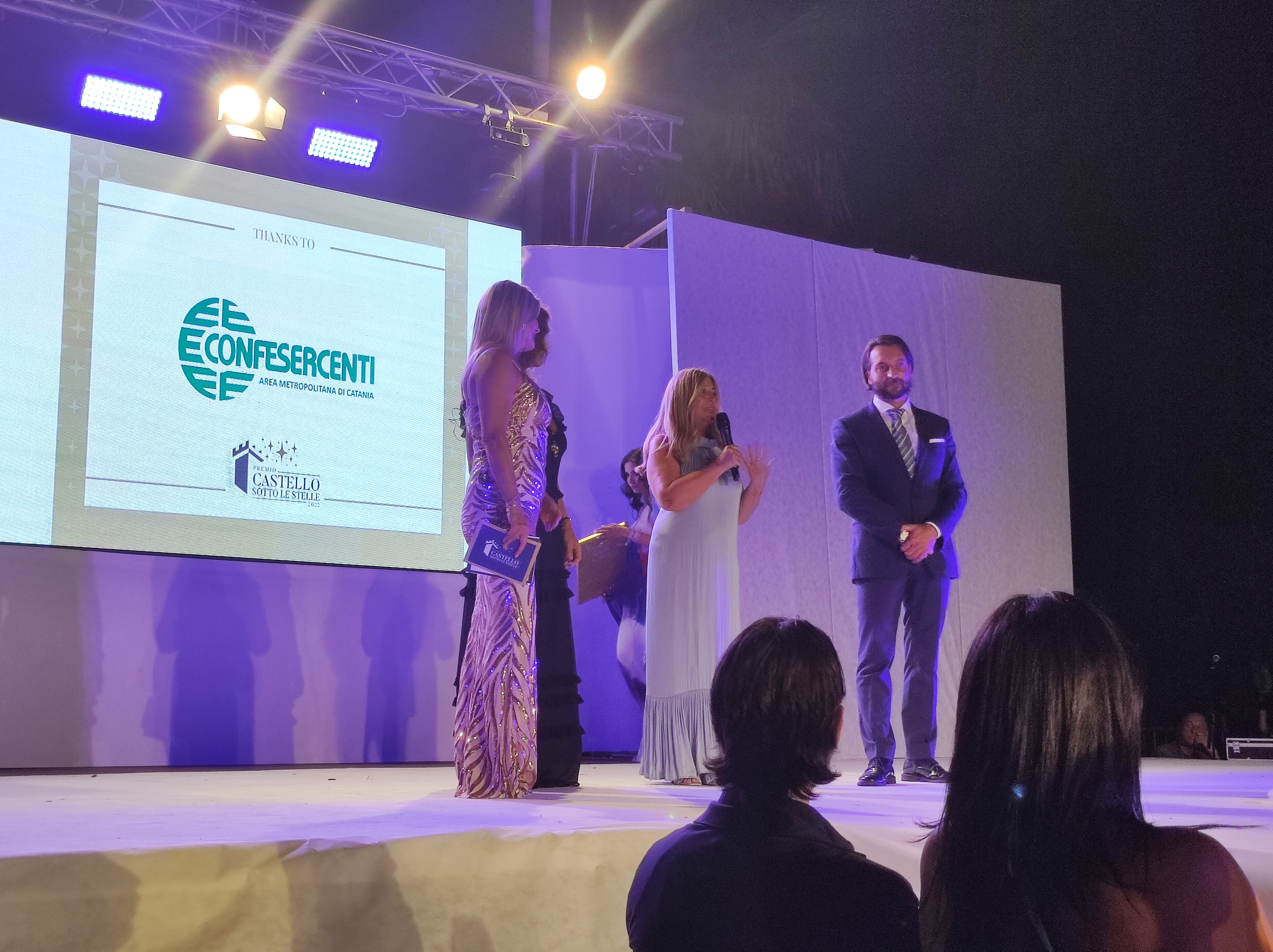 Premio Castello sotto le Stelle, ad Aci Castello elogiata l’eccellenza siciliana – FOTO e VIDEO Premio Castello sotto le Stelle, ad Aci Castello elogiata l’eccellenza siciliana – FOTO e VIDEO