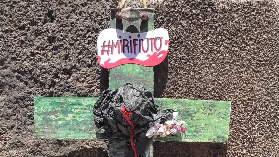 “Mi rifiuto”, croci di protesta sull’immondizia a Catania: ecco in quali zone – Fotogallery