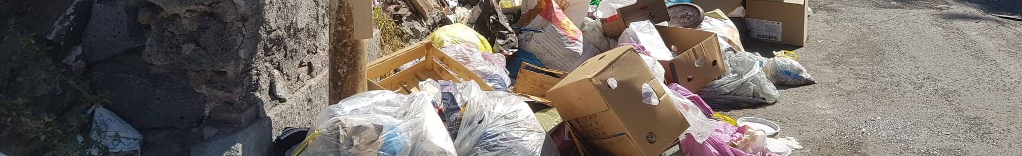 “Mi rifiuto”, croci di protesta sull’immondizia a Catania: ecco in quali zone – Fotogallery