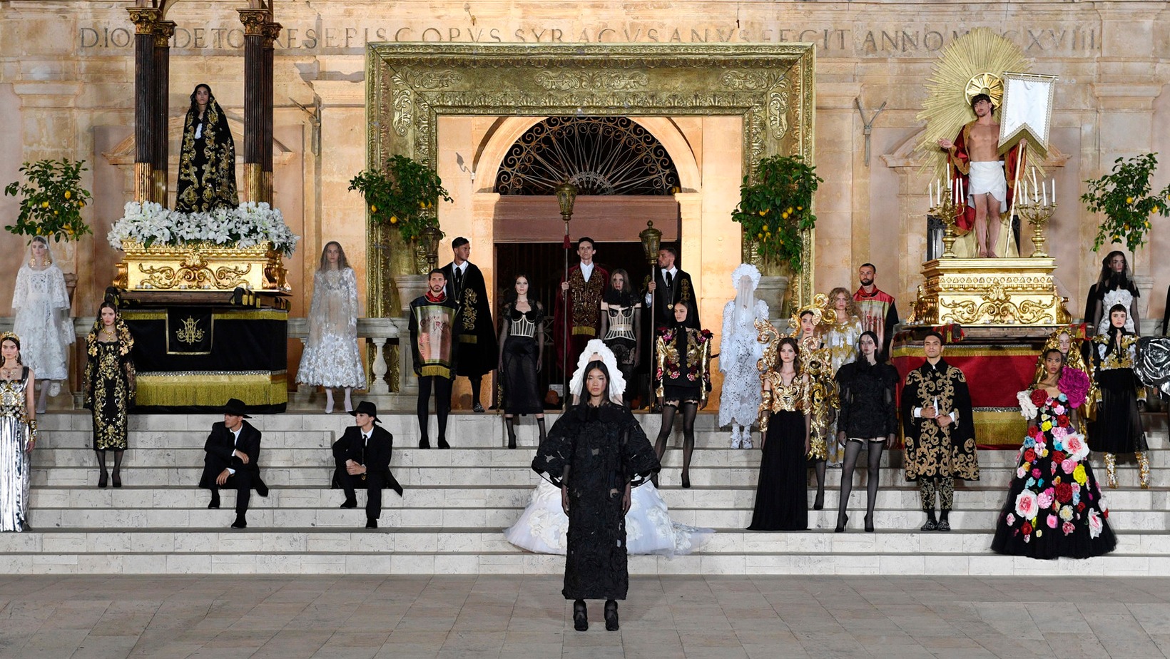 Dolce e Gabbana a Siracusa, l’evento e l’omaggio alla Sicilia – FOTO Dolce e Gabbana a Siracusa, l’evento e l’omaggio alla Sicilia – FOTO