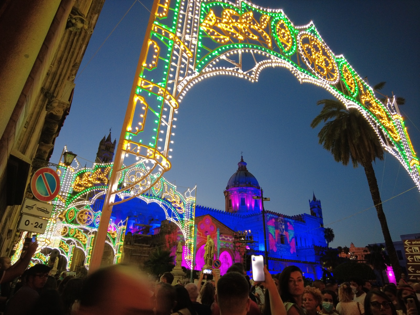 Palermo, Santa Rosalia: in 200mila al “Festino della ripartenza” – Foto e Video Palermo, Santa Rosalia: in 200mila al “Festino della ripartenza” – Foto e Video