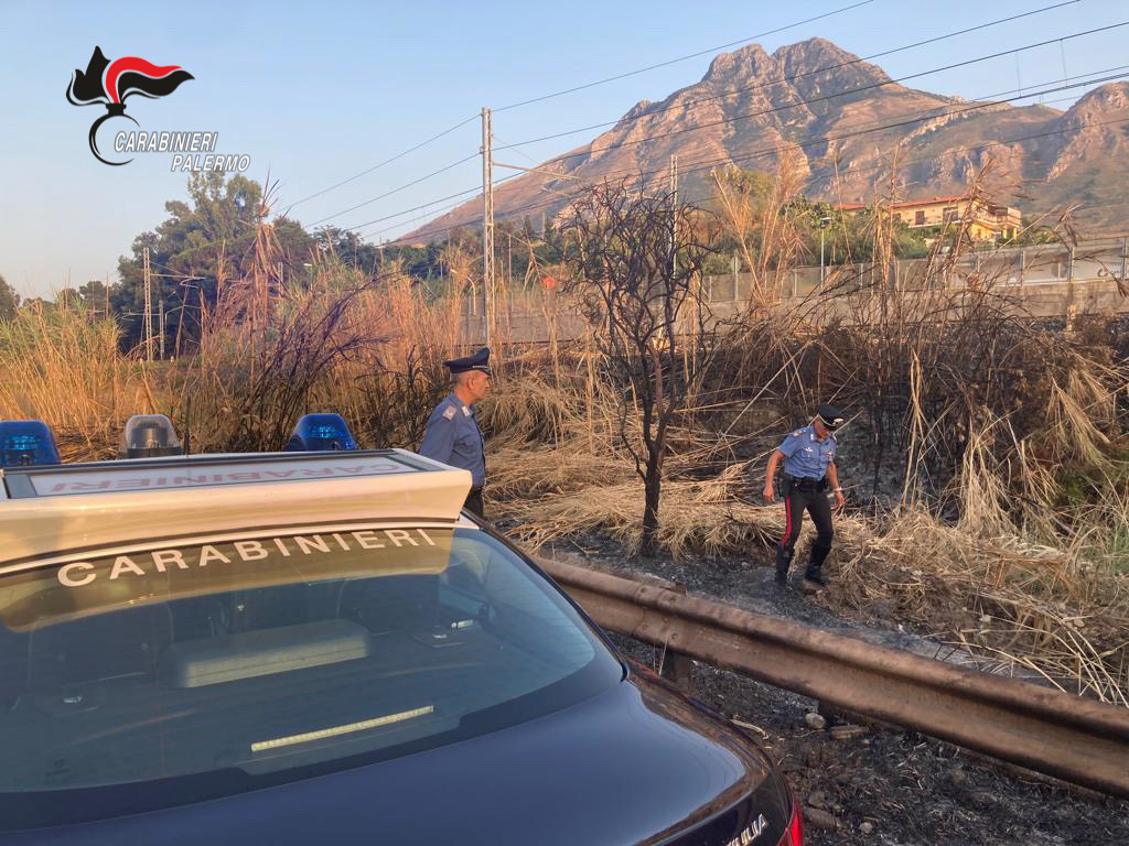 Cerda, tenta di appiccare incendio ma i cittadini lo vedono, piromane arrestato
