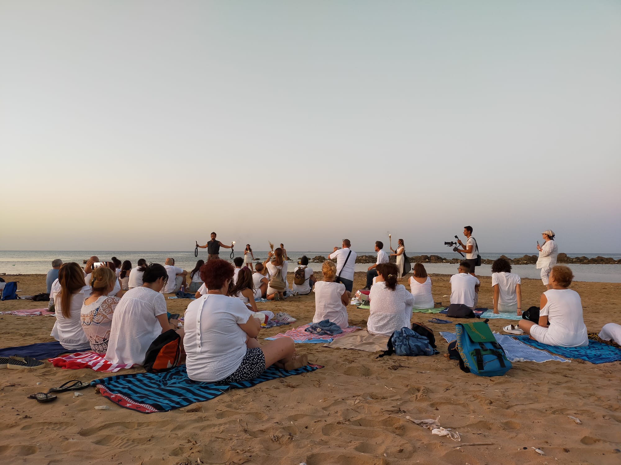 Il risveglio di Persefone, spettacolo all’alba alla Scala dei Turchi Il risveglio di Persefone, spettacolo all’alba alla Scala dei Turchi