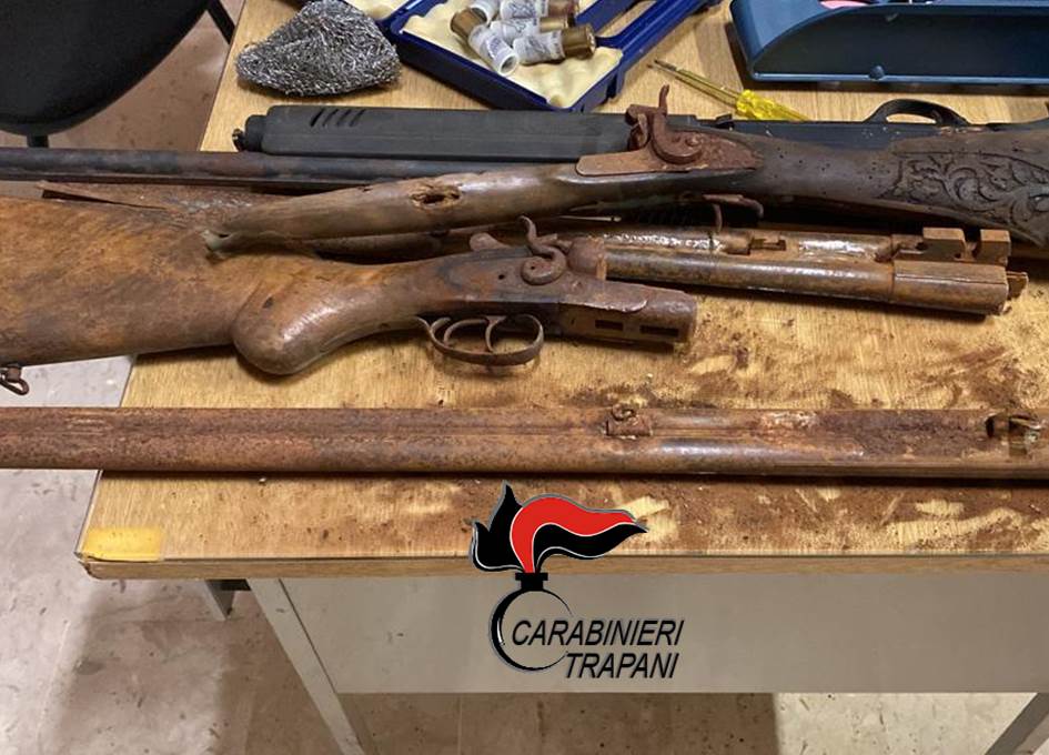 Porto d’armi scaduto e fucili in casa: arrestato 49enne a Salemi
