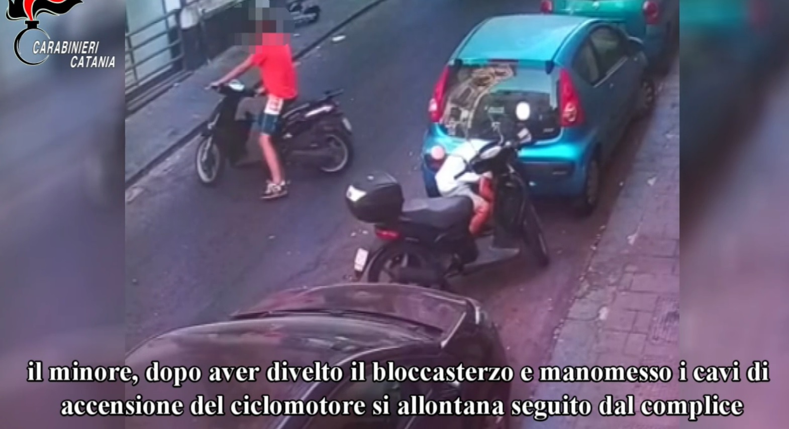 Catania, minorenne ruba motorino in 40 secondi